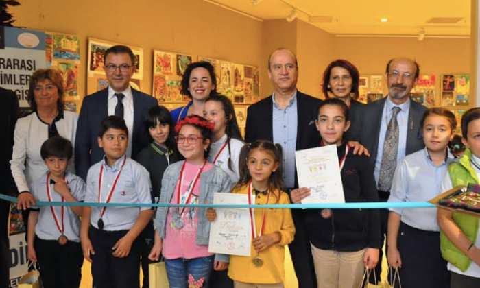 Büyükşehir Belediyesi'nin resim yarışmasına 6500 çocuk resimleriyle katıldı