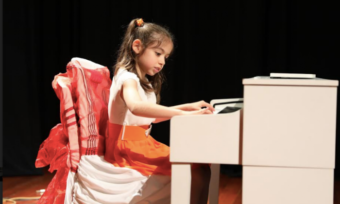 SANKO İLKOKULU ÖĞRENCİSİ PİYANO YARIŞMASINDA ÜÇÜNCÜ OLDU