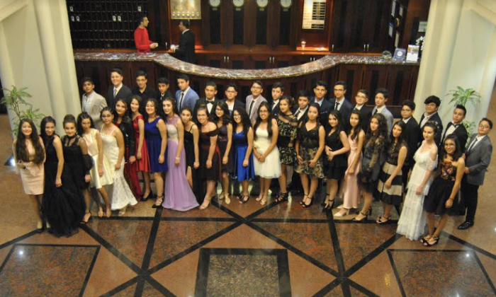 Uygar Koleji'nde balo ve kep töreni