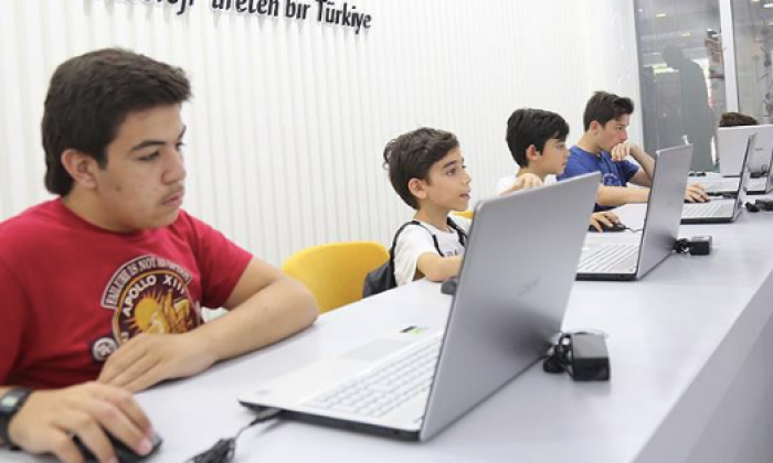 Bakan Varank'tan heyecanlandıran mesaj