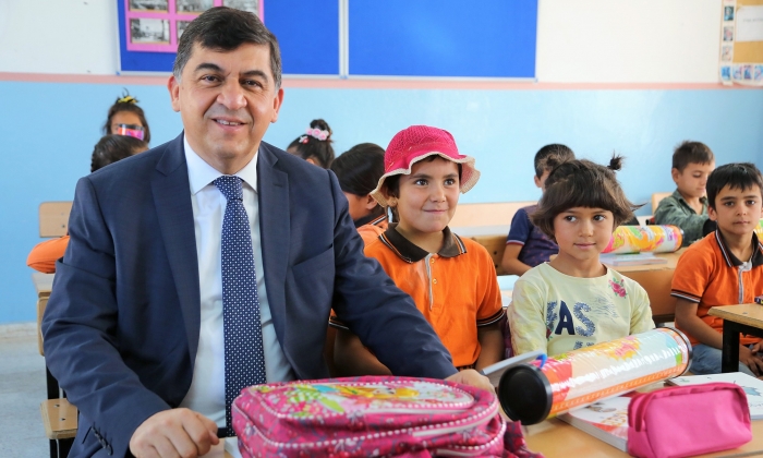 Rıdvan Fadıloğlu'ndan öğrencilere sürpriz