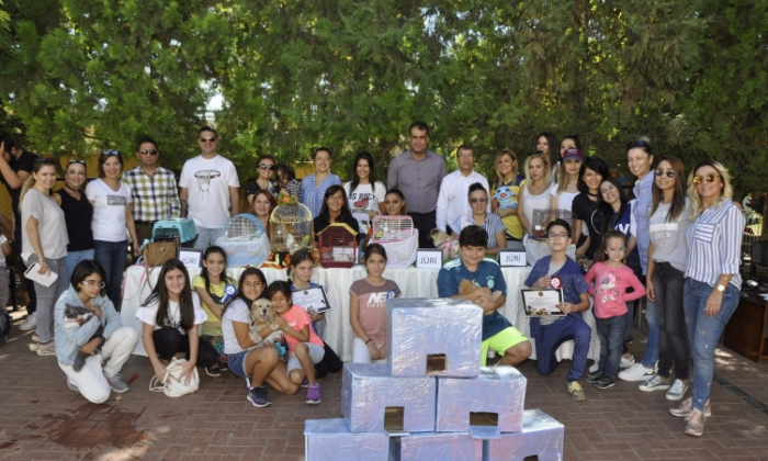 Can Dostlar kırmızı halıda