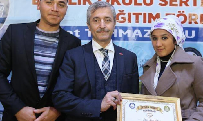 Evlilik okulunda yeni mezun heyecanı