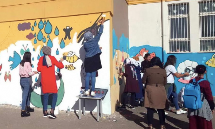 GAÜN'lü öğrenciler okul boyadı