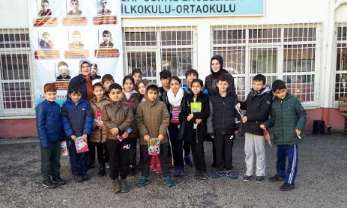 Erdem Koleji'nden "Okuyarak Bir Oluyoruz Projesi"