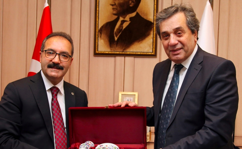 Azerbaycan Milli Müzik Akademisi Rektörü Prof. Dr. Siyavuş Kerimi Prof. Dr. Ali Gür’ü Makamında Ziyaret Etti