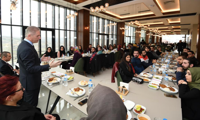 Vali Gül Okul Aile Birliği Toplantısında velileri dinlemeye devam ediyor