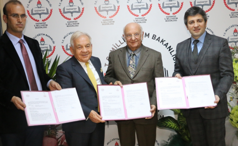 Hayırseverlerle okul yapımı için protokol yapıldı