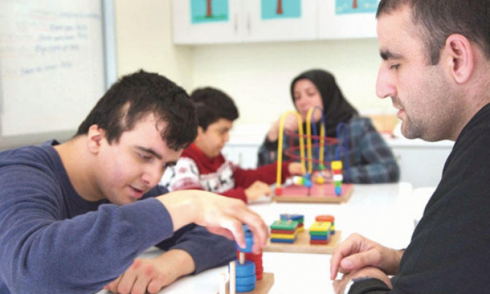 Mahkûmlar ve liseliler özel öğrenciler için materyal üretti