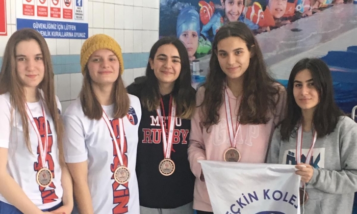 Seçkin Koleji'nden çifte kupa sevinci