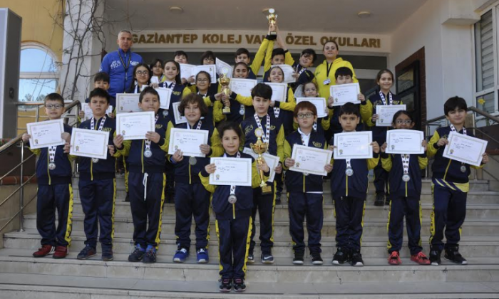 GKV’nin Minik Kulaçları Kupaları Okullarına Taşıdı