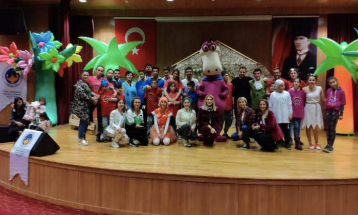 Minik öğrenciler tiyatro ile buluştu