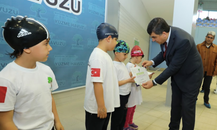 23 Nisan minik kulaçlar yüzme şenliğine büyük ilgi