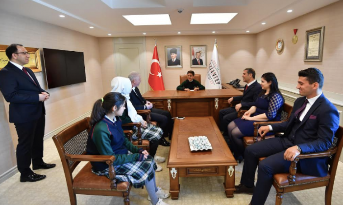 Vali Gül koltuğunu devretti