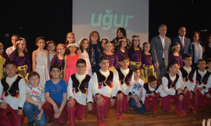 Vali Gül ve Başkan Şahin minikleri yalnız bırakmadı