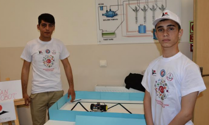 Genç otomotivciler projelerini sergiledi