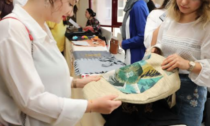 GAÜN öğrencileri bez çantaya dikkat çekti