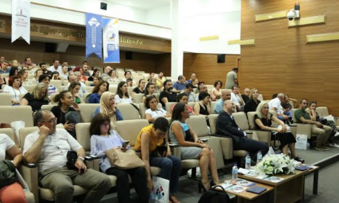 HKÜ İzmir’de rehber öğretmenlerle buluştu