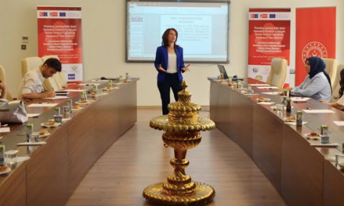 Mülteci de Ebeveyndir AB Projesi Eğitmenlerle Buluştu