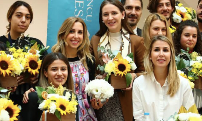 HKÜ’de öğrenciler kutularda sonbahar programıyla eğlenerek öğrendi