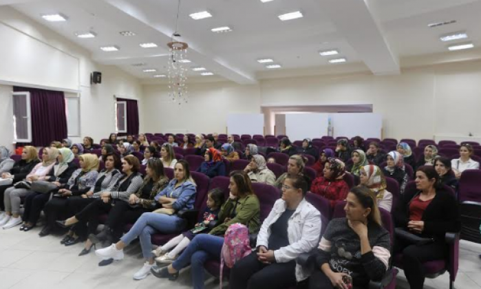 Büyükşehir, “dijital çağda çocuk-anne tutumları”nı anlattı