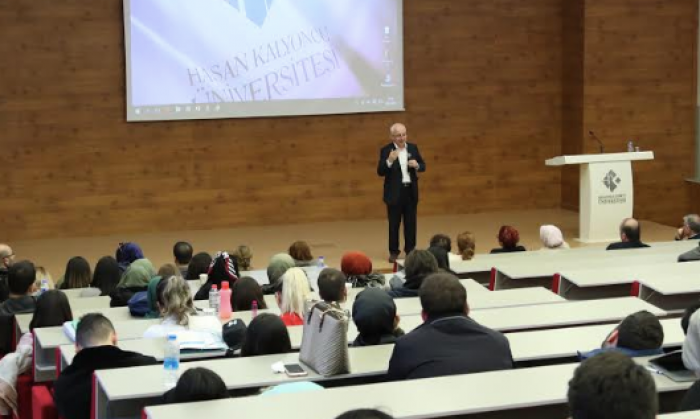 HKÜ’de “28 Şubat ve Darbelerin Mantığı” anlatıldı