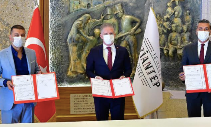 Hayırseverlerin eğitime destek atağı sürüyor