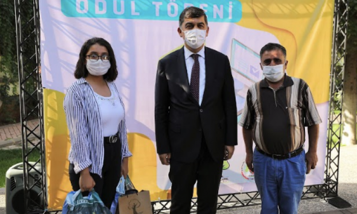 Şehitkamil’den öğrencilere YKS kitap seti desteği