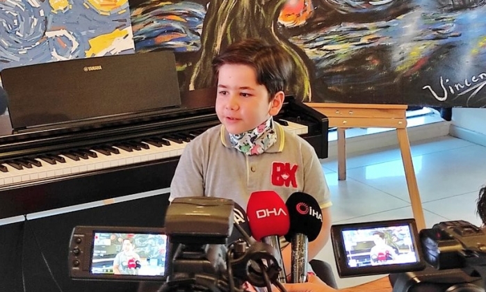 Minik piyanist Külliye yolunda