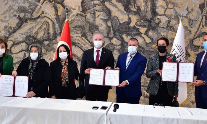 Şölen Çikolata’dan 2 okul