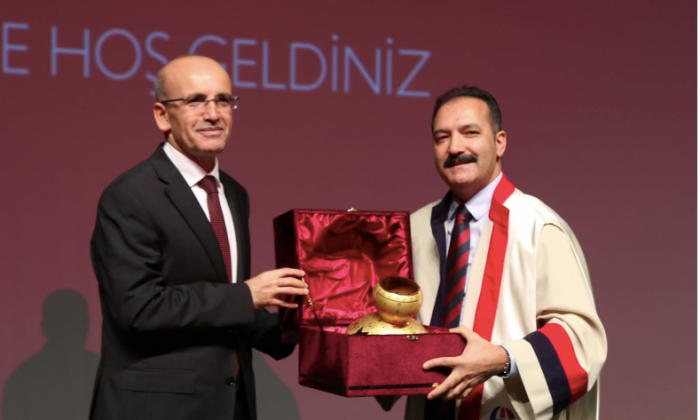 GAÜN'de ilk dersİ Mehmet Şimşek verdi