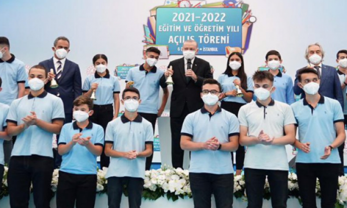 Cumhurbaşkanı Erdoğan: Yüz yüze eğitimi devam ettirmekte kararlıyız