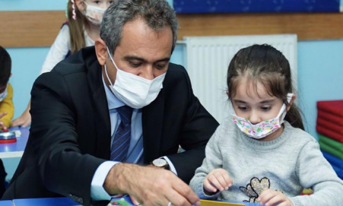 Bakan Özer: Yardımcı kaynak kitaplar ücretsiz dağıtılıyor