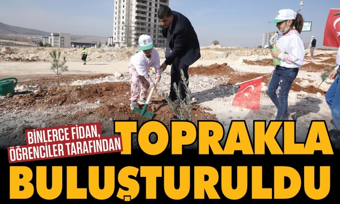 Binlerce fidan, öğrenciler tarafından toprakla buluşturuldu
