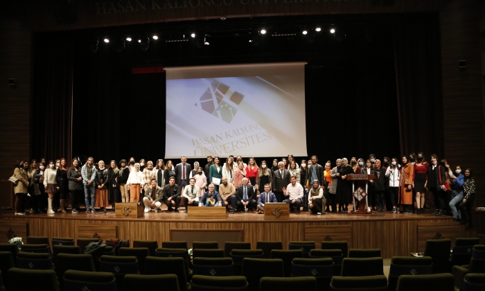 Bir başkadır benim öğretmenim