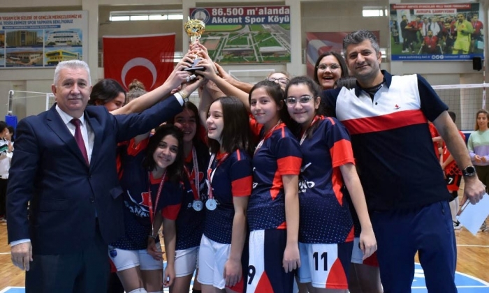 SANKO Okulları kız voleybol takımı il ikincisi oldu