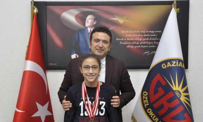 Diclesu Sertpolat’a Cumhuriyet madalyası