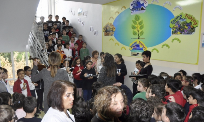 Dev koro Atatürk için söylüyor