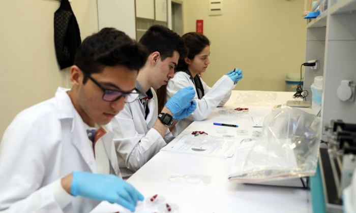 SANKO Koleji öğrencileri "Kandan Alkol Tespit Etme” deneyini yaptı