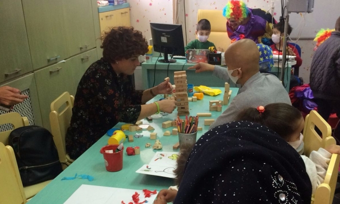 Lösemili çocukları sevindirdiler