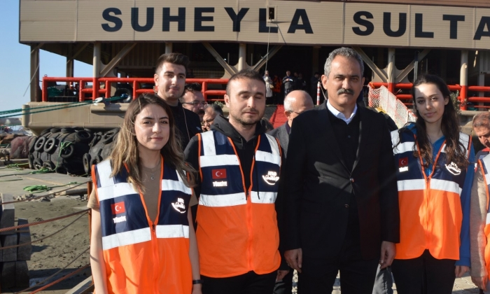 Öğrenciler, LGS ve YKS'ye "Yüzen Okul"da hazırlanacak