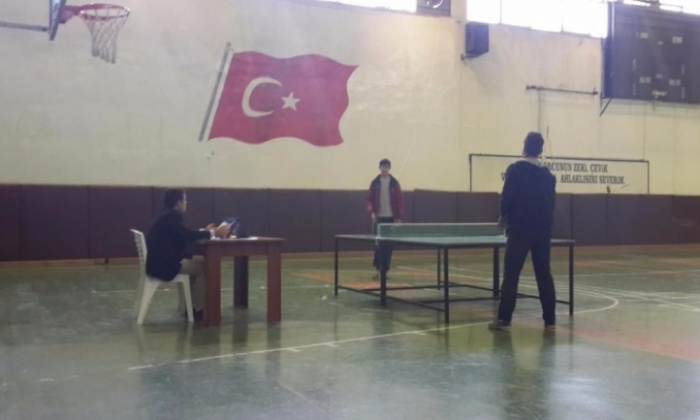 Nizip'te öğrenciler tenis turnuvasında yarıştı