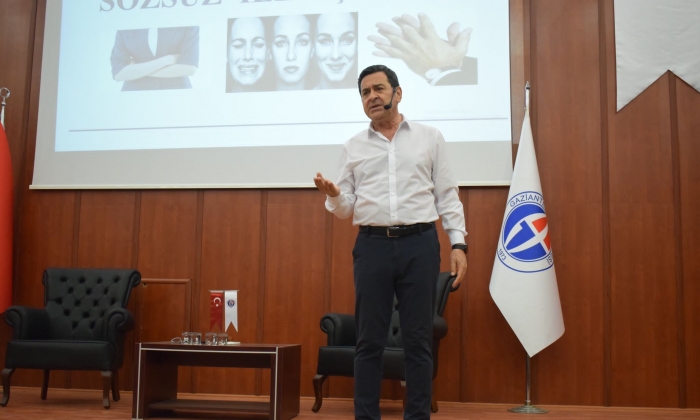 Zafer Kiraz GAÜN’lü öğrencilerle bir araya geldi