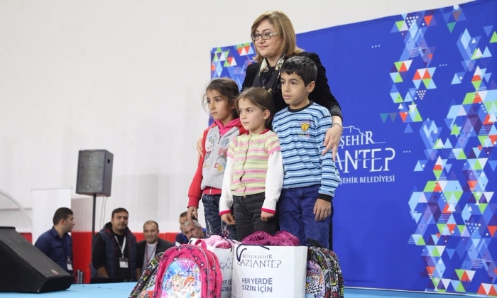 Büyükşehir Belediyesi'nden 5 bin öğrenciye okul yardımı