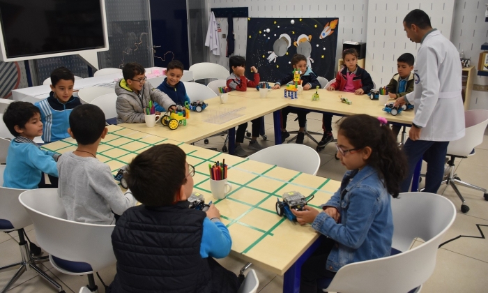 Geleceğin bilim adamlarını yetiştiriyor