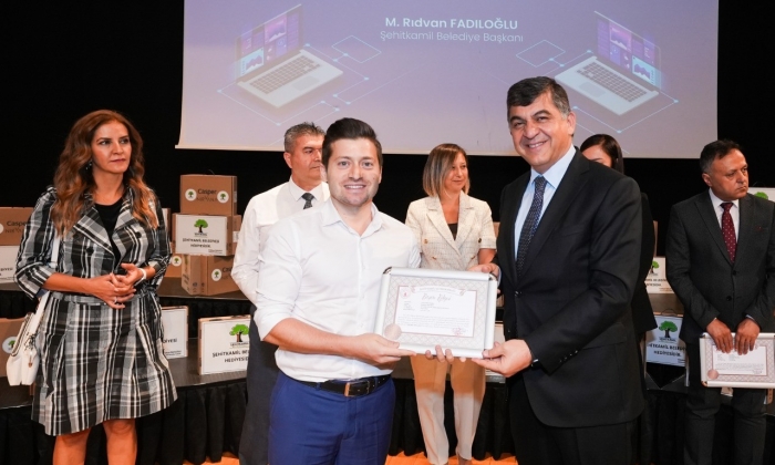 LGS’de başarılı olan öğrenciler ödüllendirildi