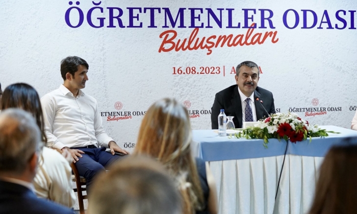 Bakan Tekin öğretmenlerle buluştu