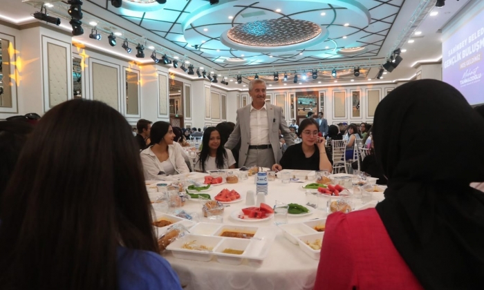 Tahmazoğlu’ndan üniversite öğrencilerine müjde