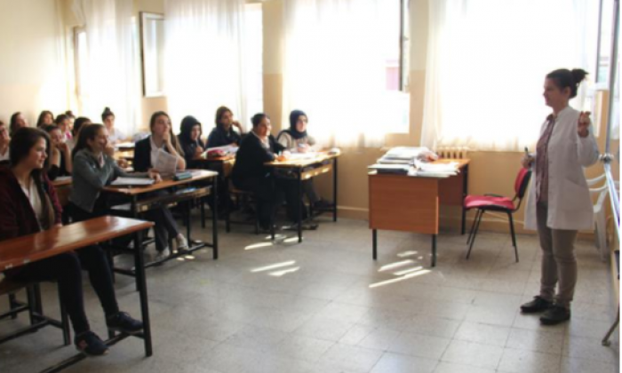 Bakan Yılmaz’dan ücretli öğretmenlere müjde: 5 yıl çalışana ayrıcalık