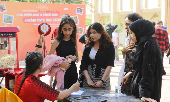 Büyükşehir'in standına yoğun ilgi!